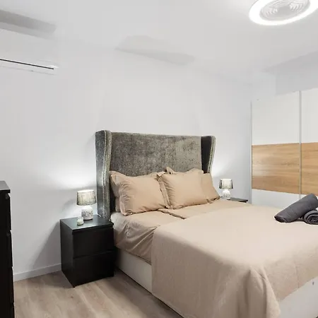 Noche By The Sea Apartment *